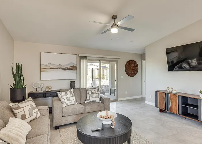 4 Mi To Havasu State Park! Retreat W/ Hot Tub Lake Havasu City