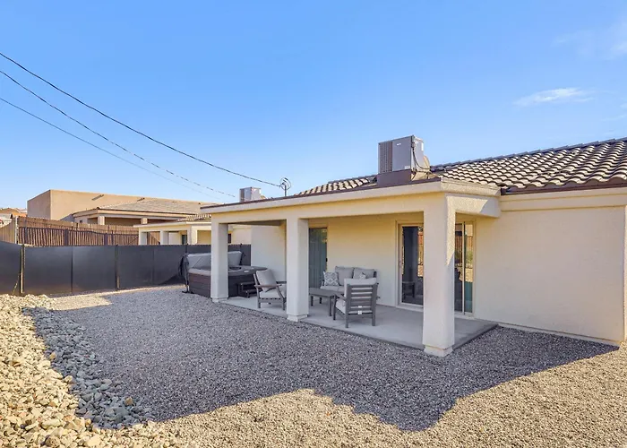 4 Mi To Havasu State Park! Retreat W/ Hot Tub Ferienhaus